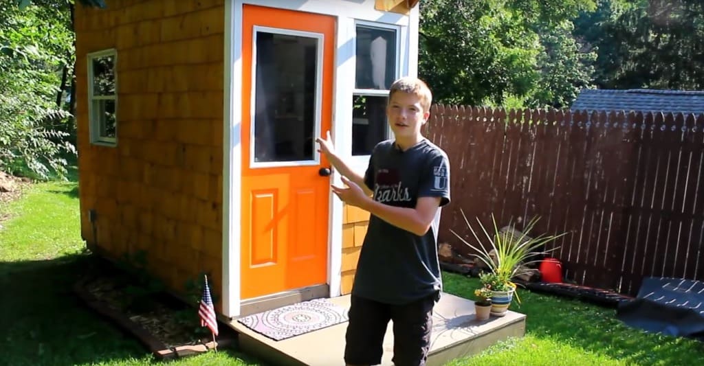Deze 14-jarige bouwt zijn eigen tiny house